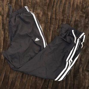 Women’s Adidas track pants 🤍